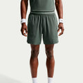 Jannik Sinner Court Dri-FIT Advantage 6in Shorts Herrar - grågrön